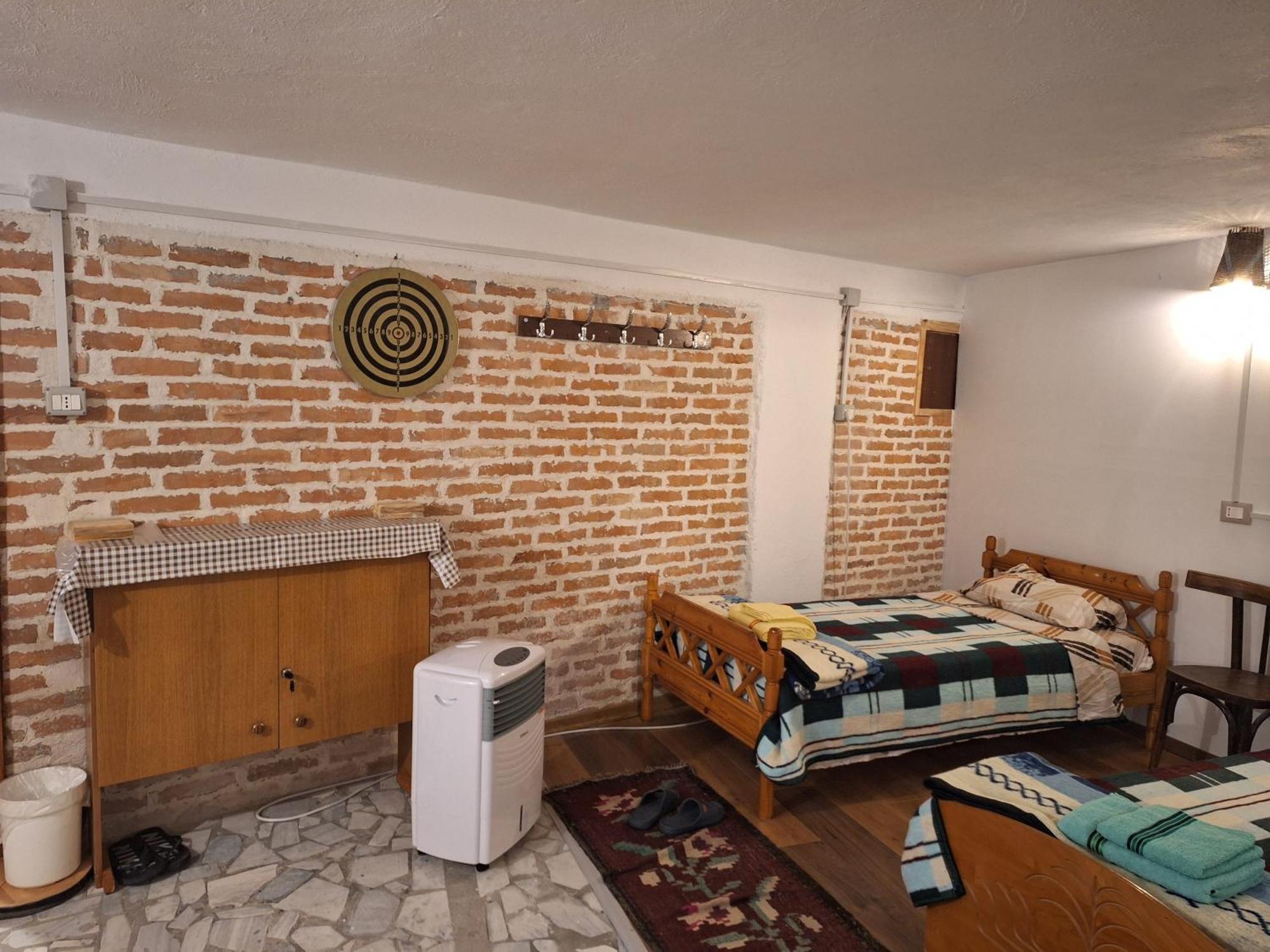At Pikotiko'S - Korca City Rooms For Rent Exteriör bild