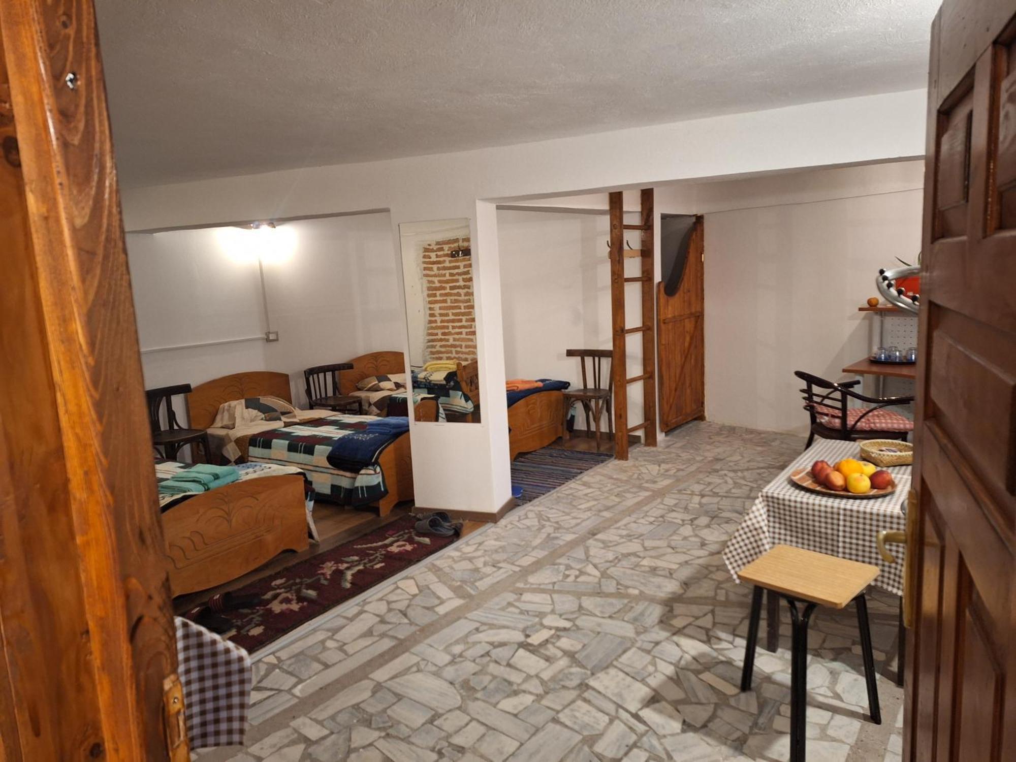 At Pikotiko'S - Korca City Rooms For Rent Exteriör bild