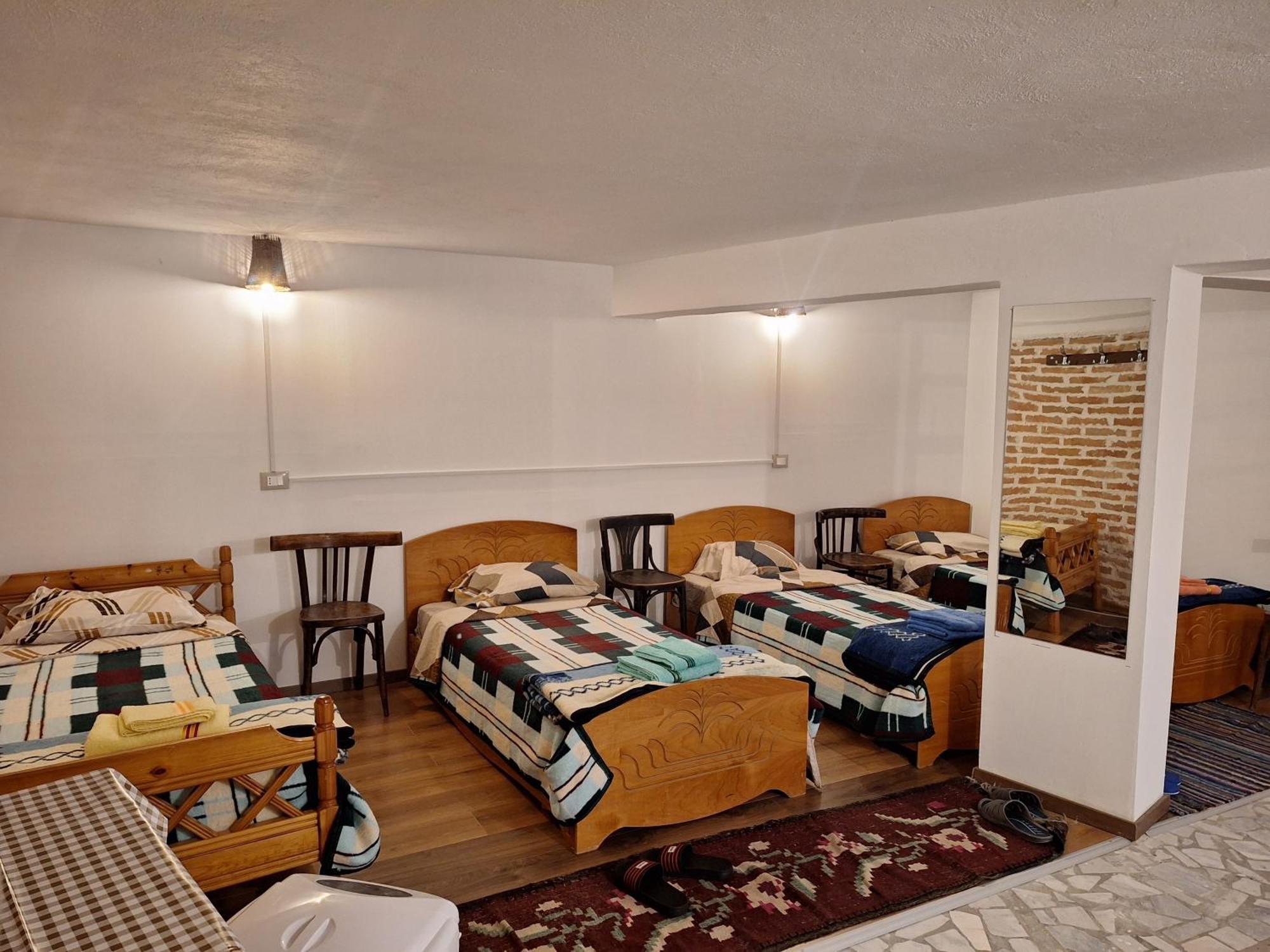 At Pikotiko'S - Korca City Rooms For Rent Exteriör bild