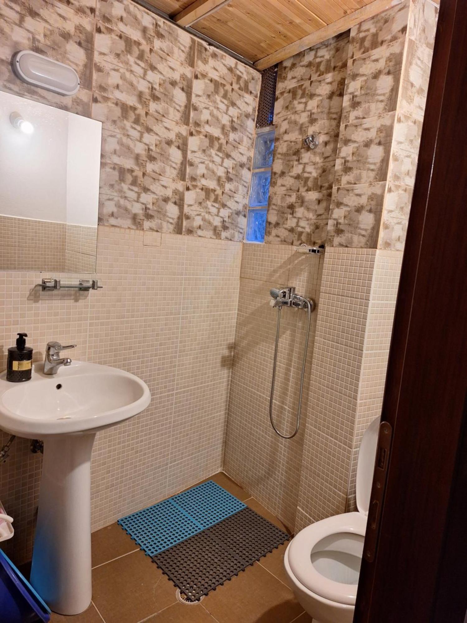 At Pikotiko'S - Korca City Rooms For Rent Exteriör bild